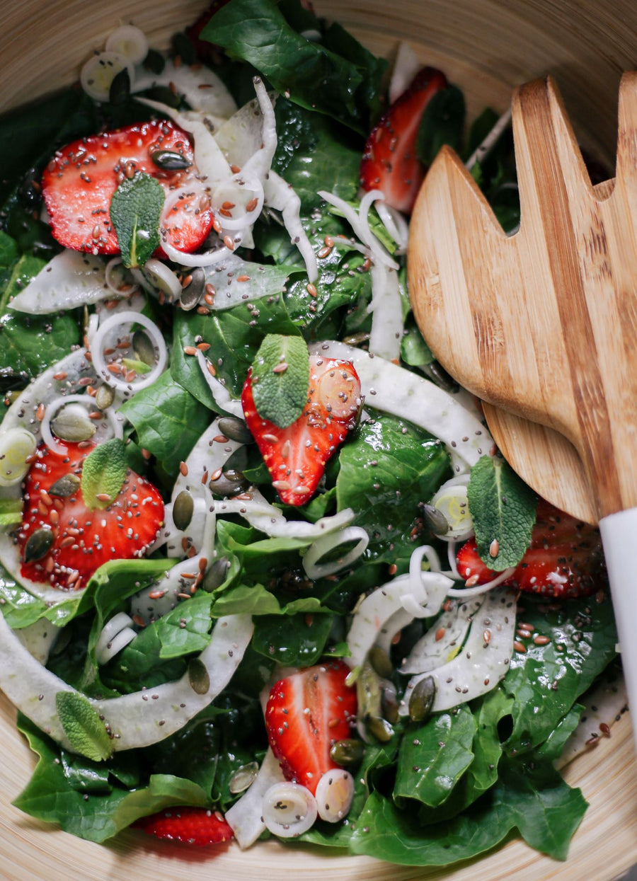 Spinach and strawberry salad with seeds